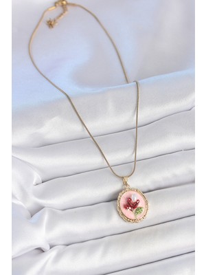 İlk El Grup 316L Çelik Gold Renk Zincir Pembe Mineli Incili Çiçek Işlemeli Portre Model Kadın Kolye
