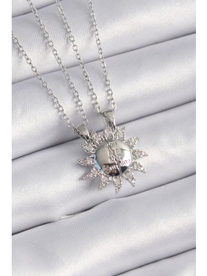 İlk El Grup 316L Çelik Gümüş Renk Zirkon Taşlı Güneş Model Işleme Yazı Detay Arkadaşlık Kolyesi