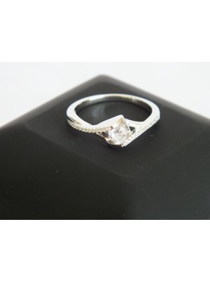 Marmaris Jewellery 925 Ayar Kadın Gümüş Yüzük Tek Taş Kalp Formlu Klasik ve Zarif Gümüş Model