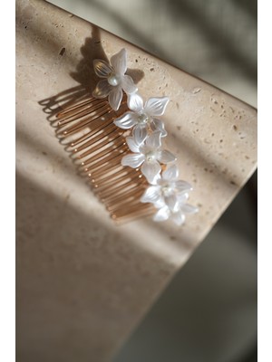 İstoria Bridal Gold & Beyaz Çiçekli Tarak Toka, Nişan Tokası, Nişan Saç Aksesuarı