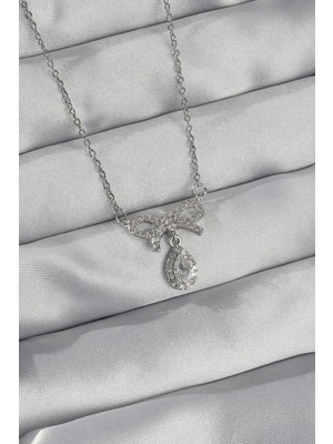 Lowell Home 316L Çelik Gümüş Renk Zirkon Taşlı Fiyonk Detay Damla Kolye