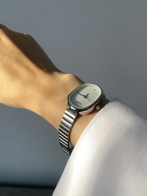 Elifra Kadın Gümüş Renk Minimalist Oval Kasa Çelik Kordonlu Kol Saati-Vintage Şık Tasarım