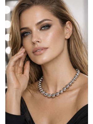 Solare Accessories Gümüş Rengi Küre Boncuk Detaylı Kolye