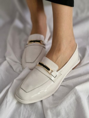 Şık Metal Tokalı Kadın Loafer Ayakkabı - Günlük ve Ofis Kombinleri Için