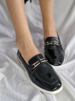Şık Metal Tokalı Kadın Loafer Ayakkabı - Günlük ve Ofis Kombinleri Için