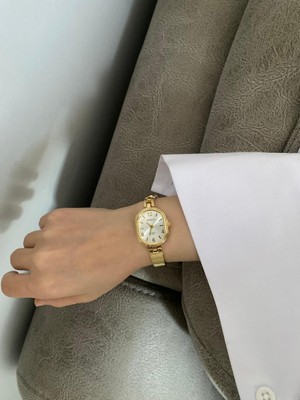 Elifra Gold Modern Kelepçe Kadın Kol Saat-  Oval Kadranlı Zarif Bileklik Saat -Vintage Estetik Şık Tasarım