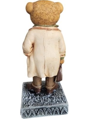 Aydenstore A3 - Dekoratif Biblo Figürü – El Boyaması Reçine Koleksiyonluk Ayı Heykelcik – Gözlüklü ve Çanta Taşıyan Şık Tasarım – Ev, Ofis, Masa ve Raf Süsü – Hediye ve Için Ideal | Dekormıx