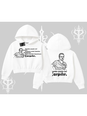 Çarpılır Mı? Çarpılmıştır. Kapşonlu Crop Sweatshirt