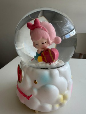 Bumelo Bavul ve Kız Büyük Boy Işıklı,müzikli  Püskürtmeli Kar Küresi