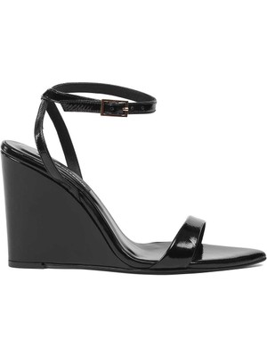 Celal Gültekin Kadın Siyah Dolgu Topuklu Rugan Deri Klasik Ayakkabı