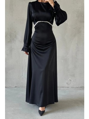 Tesettür Diyarı Ahur Taşlı Kolları Fırfırlı Saten Tesettür Abiye- Siyah