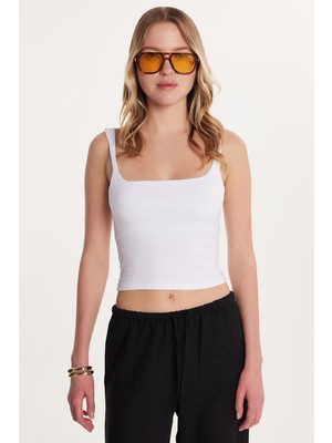 Tudors Kadın Slim Fit Dar Kesim Ince Askılı Kare Yaka Beyaz Crop Atlet