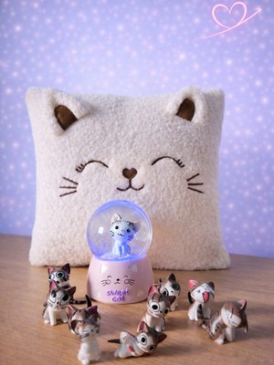 Teddy Peluş Kedi Yastık, Orta Boy Işıklı Kedili Kar Küresi & 9’lu Mini Kedi Figür – Sevgiliye Arkadaşa Hediye