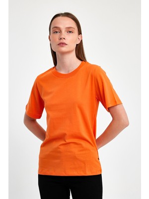 Yakamor Kadın Sıfır Yaka T-Shırt