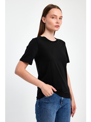 Yakamor Kadın Sıfır Yaka T-Shırt