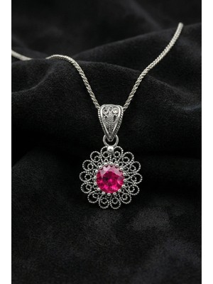 Roza Silver Temmuz Yakut Doğum Taşı Çiçek Motifli Telkari Gümüş Kolye