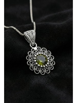 Roza Silver Ağustos Peridot Doğum Taşı Çiçek Motifli Telkari Gümüş Kolye