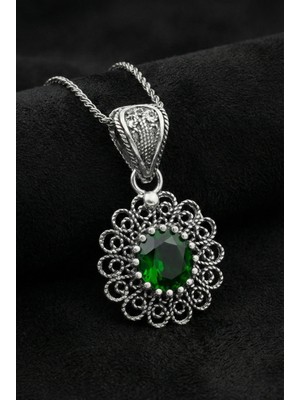 Roza Silver Mayıs Zümrüt Doğum Taşı Çiçek Motifli Telkari Gümüş Kolye