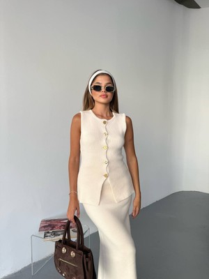 Kechi Woman Gold Aksesuarlı Düğmeli Yelek Etek Bej Triko Takım