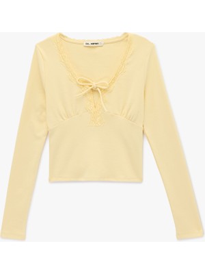 Koton Dantel Detaylı Bağlamalı V Yaka Slim Fit Pamuklu Uzun Kollu Tişört