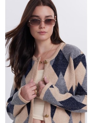 Tudors Kadın Regular Fit Klasik Kesim Uzun Kollu Örme Detaylı Desenli Bej Hırka