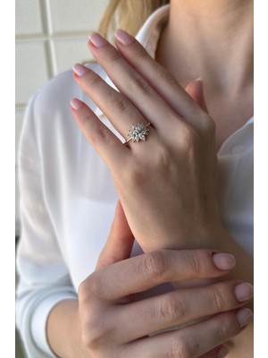 Zümrüt Sarraf 14 Ayar Altın Kadın Lotus Markiz Yüzük