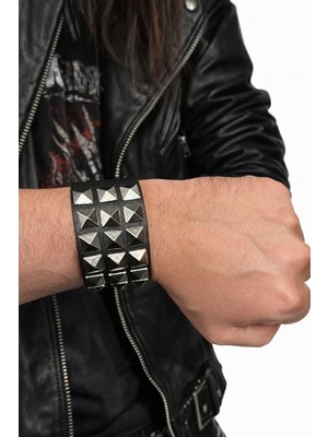 Metal Giyim 3 Sıra Büyük Piramit Detaylı Bileklik