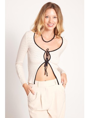 Tudors Kadın Slim Fit Dar Kesim Uzun Kollu U Yaka Bağlama Detaylı Bej Hırka