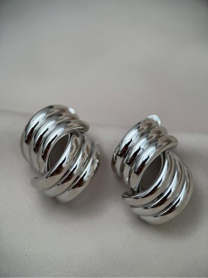 Luseda Gümüş Renk Sarmal Küpe