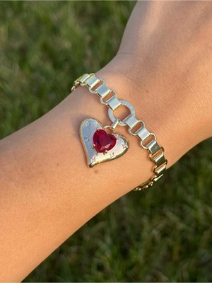 Luseda Kırmızı Taşlı Kalp Charmlı Roma Halkalı Köşeli Zincir Gold 17 cm Bileklik
