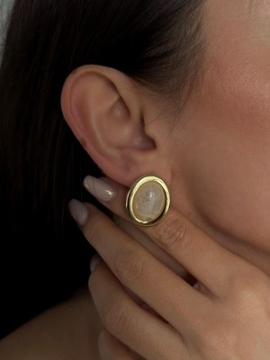 Luseda Gold Beyaz Oval Taş Detaylı Vintage Küpe