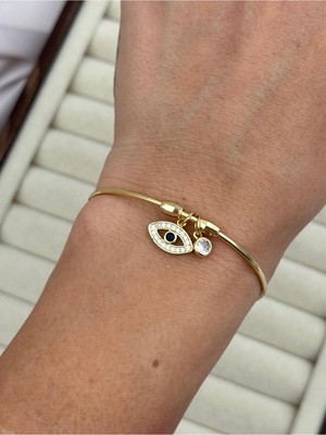 Luseda İnce Form Açık Kelepçe Nazar Göz ve Tek Taş Charmlı Ayarlanabilir Bileklik