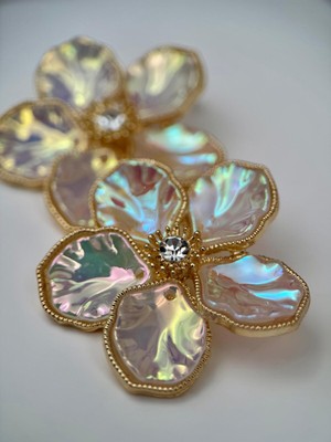 Luseda Işıltılı Görünümlü Çiçek Form Küpe