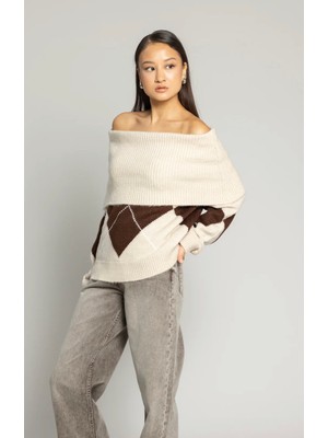 Nisan Baklava Desen Madonna Yaka Kazak