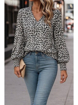 Kadın Uzun Kollu V Yaka Kollar Gipe Detaylı Leopar Desenli Süprem Bluz