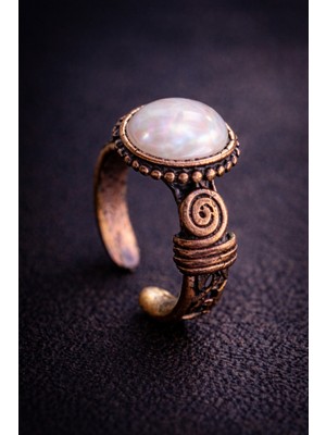 Kadın Bakır Yüzük Doğal Beyaz Taşlı El Işçiliği Otantik Model Saf Bakır Yüzük