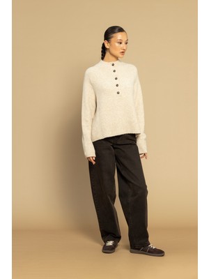 Nisan Triko Düğmeli Triko Kazak