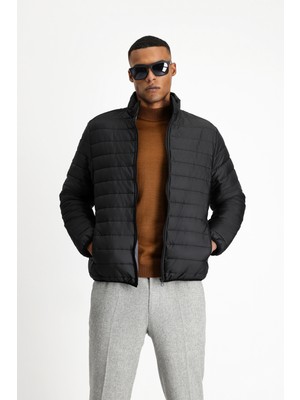 Kiğılı Dik Yaka Fermuarlı Cepli Rüzgara Dayanıklı Sıcak Tutan Kapitone Spor Mont