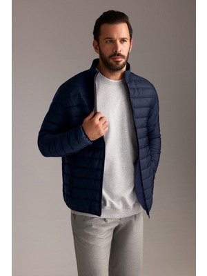 Kiğılı Dik Yaka Fermuarlı Cepli Rüzgara Dayanıklı Sıcak Tutan Kapitone Spor Mont