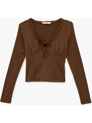 Koton Dantel Detaylı Bağlamalı V Yaka Slim Fit Pamuklu Uzun Kollu Tişört