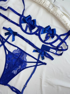 Rozenin Lingerie Fiyonk Detaylı Bacak Aksesuarlı 3’lü Set Sütyen Takımı
