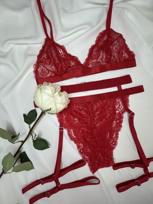 Rozenin Lingerie Yılbaşı Özel Kırmızı 3'lü Set Bant Detaylı Balensiz Bacak Aksesuarlı Sütyen Takımı