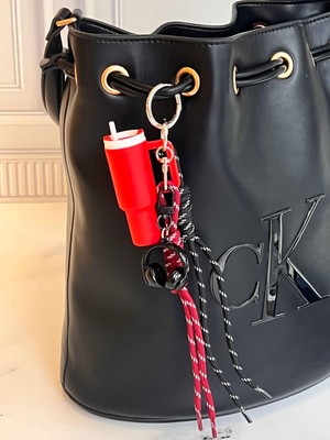 Rossev Charm Kırmızı Termos Figürlü Anahtarlık - Çanta Charm (Siyah Kulaklık Modeli)