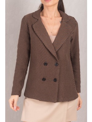 Armonika Kadın Açık Kahve Çizgi Desenli Dört Düğmeli Kaşe Ceket ARM-24K001037