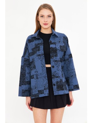 Armonika Kadın Koyu Mavi Desenli Cep Detaylı Gömlek Ceket ARM-25K001071