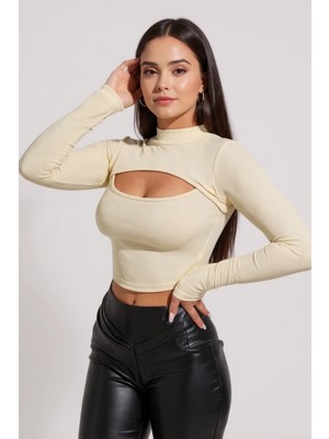 Başcılar Kadın Ekru Göğüs Dekolteli Uzun Kollu Cut Out Crop Top Bluz – Şık, Rahat ve Kolay Kombinlenebilir