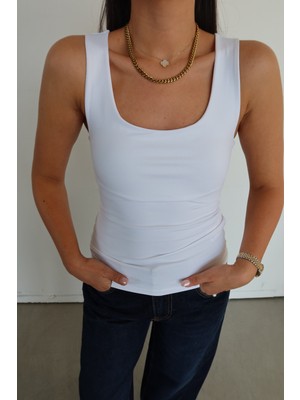 Özge Özgenç Kalın Askılı U Yaka Atlet