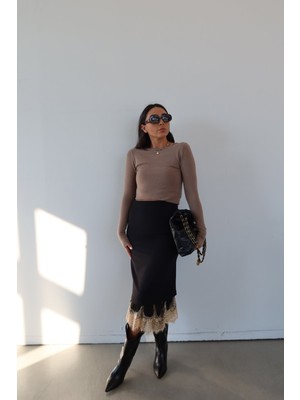 Özge Özgenç Altı Dantelli Kalem Etek