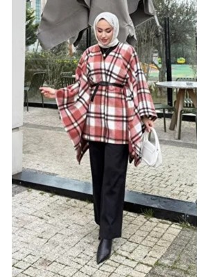 Tesettür Diyarı Ekose Desen Loren Kemerli Kaşe Panço- Pembe Standart (36-46 Uyumlu)