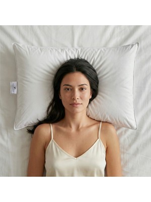 Penelope Gold Firm Kaz Tüyü Yastık 50x70+2.5 cm